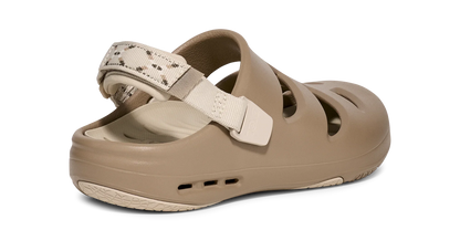 ApreAqua Closed-Toe Water Sandal